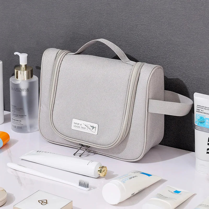 trousse de toilette suspendue voyage tendance avion