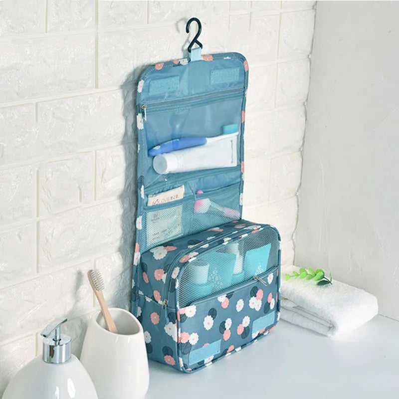 trousse de toilette femme à suspendre