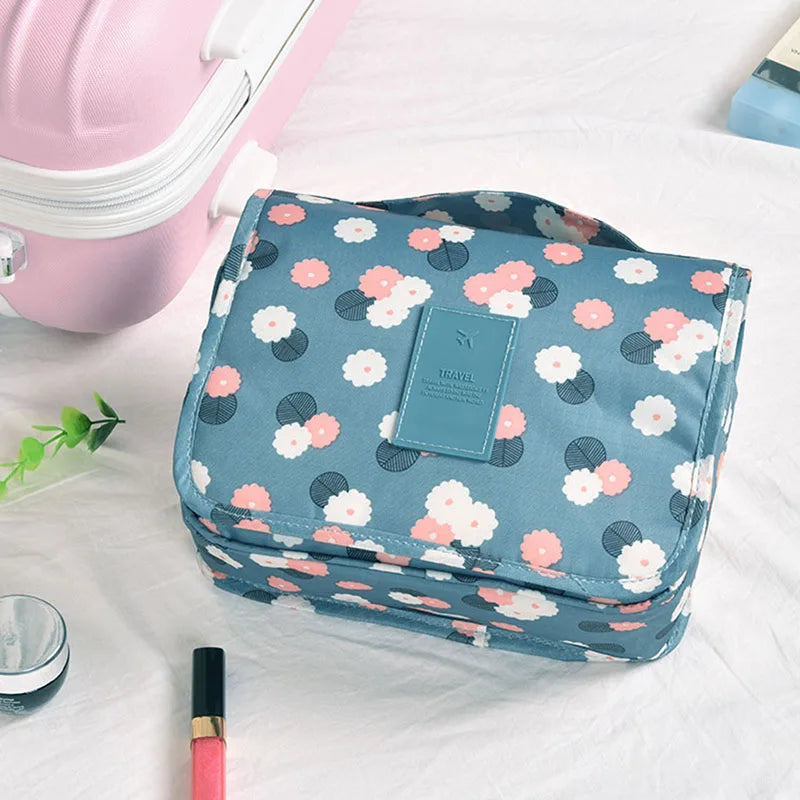 trousse de toilette femme a suspendre originale